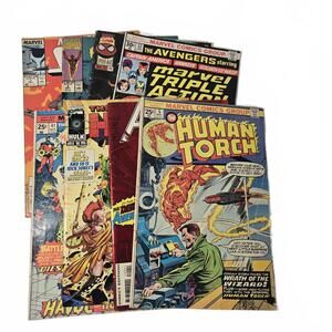 Comic / Marvel Universe (MCU) x 8 Vintage Books as found